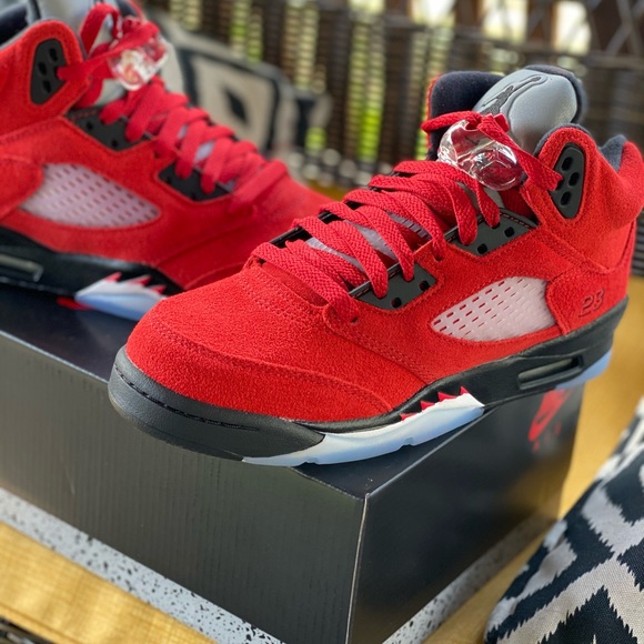 Jordan Other - Jordan 5 Raging Bulls 🔥CONFIRMD🔥 size 5 and 3.5